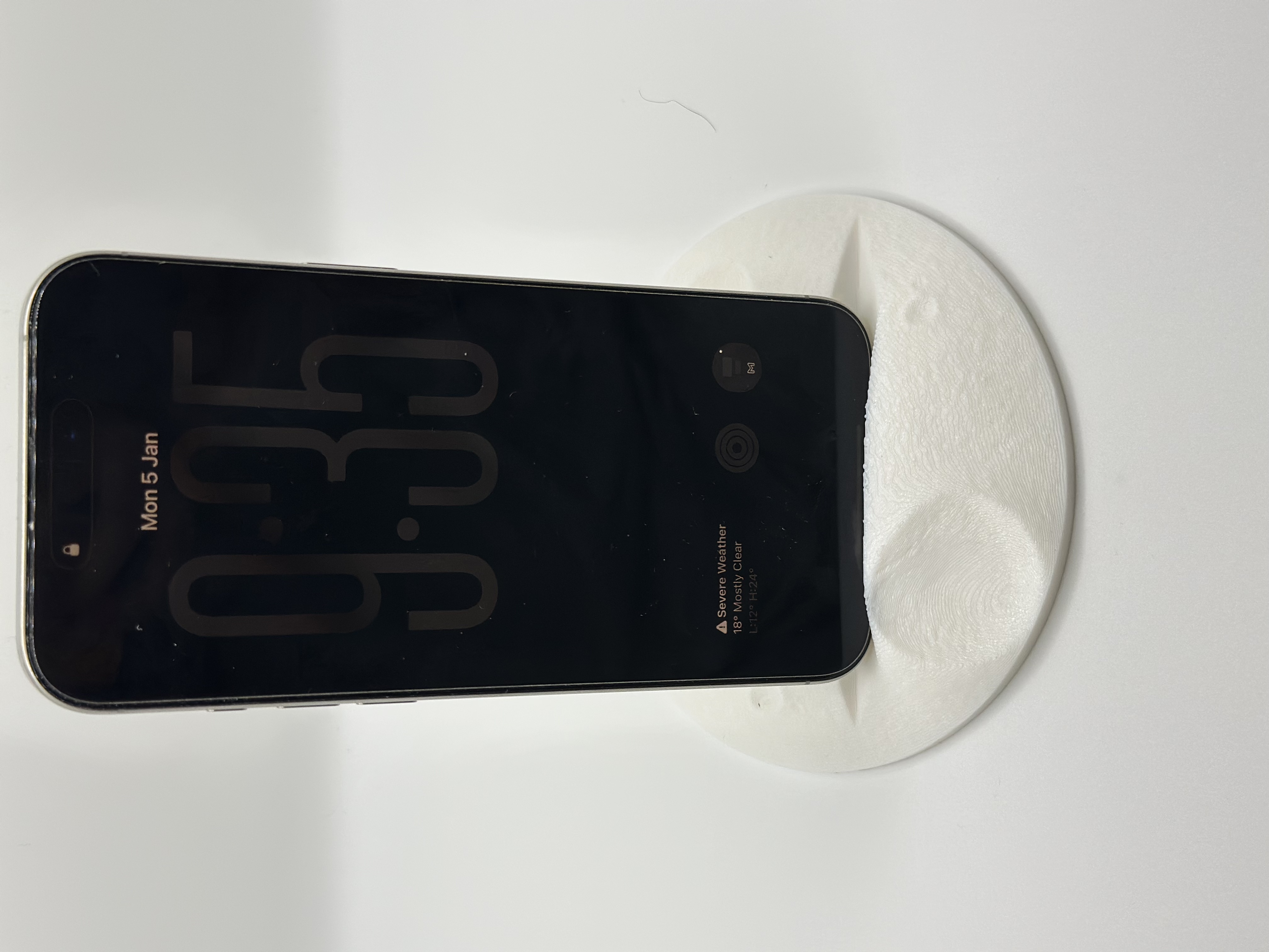 Astronaut Phone Stand thumbnail 2