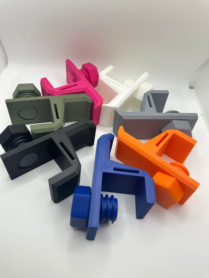 Desk Edge Headphone Hook thumbnail 3