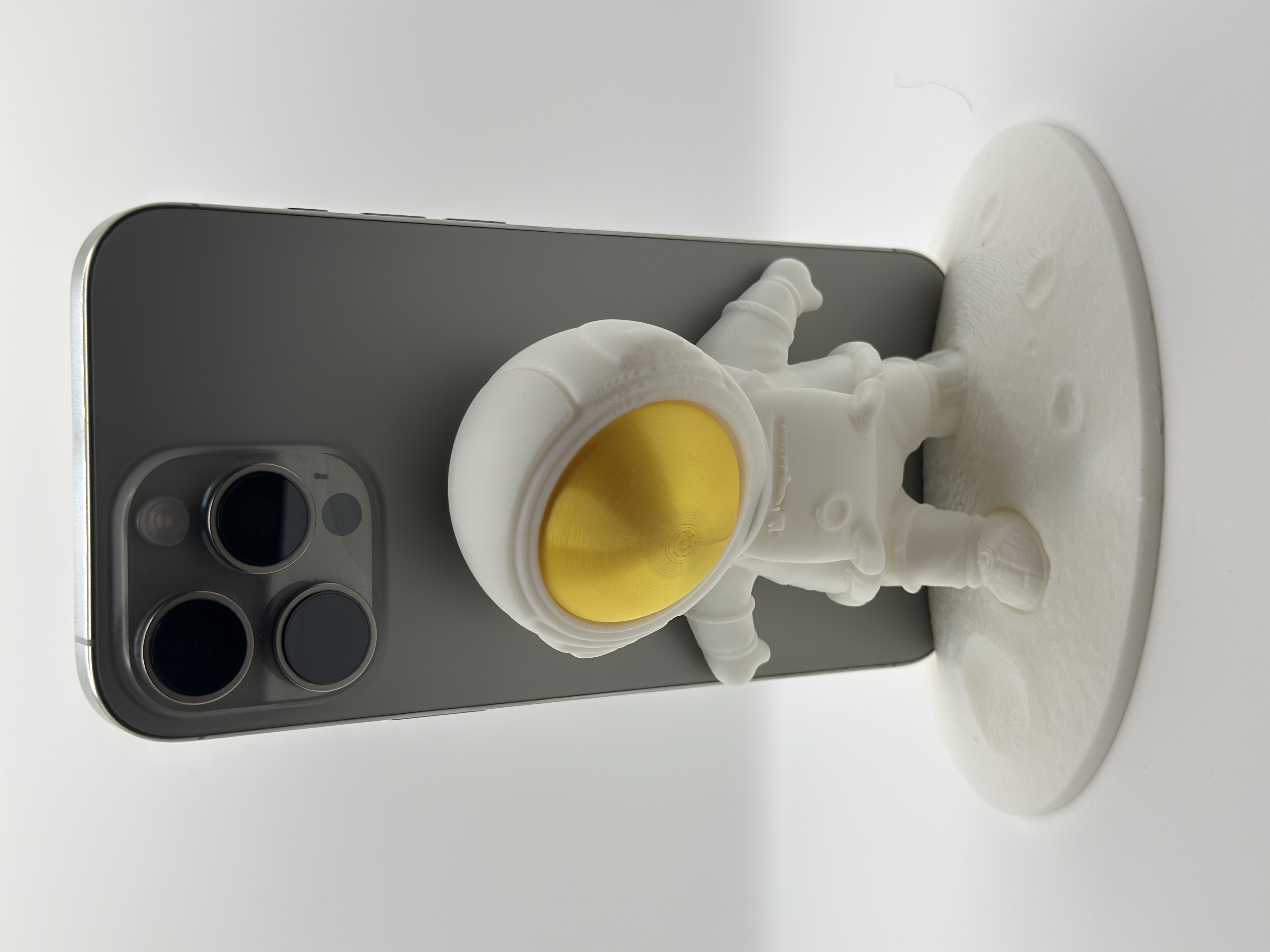 Astronaut Phone Stand thumbnail 3