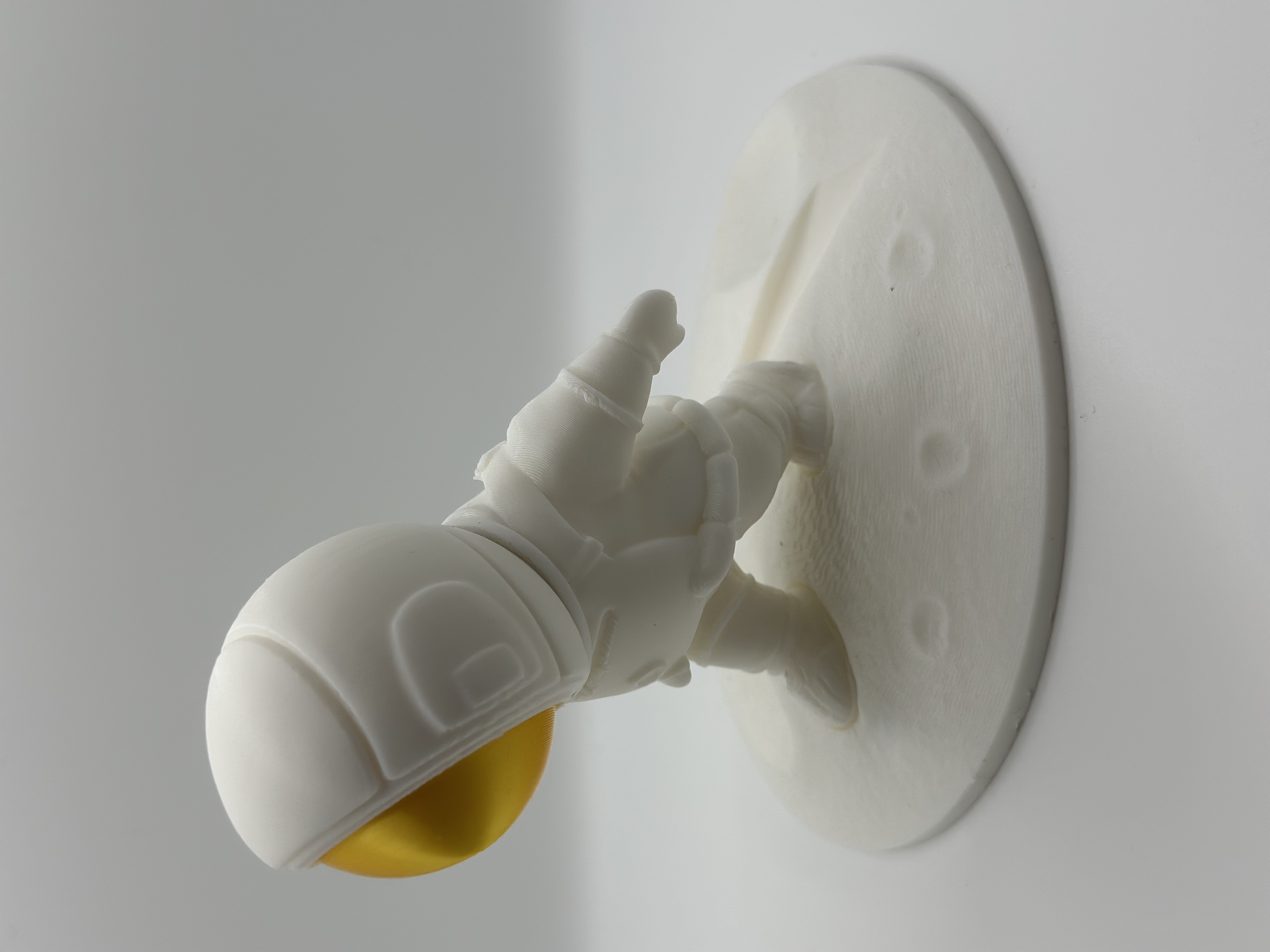 Astronaut Phone Stand thumbnail 6